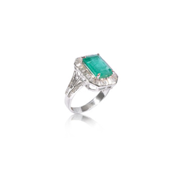 Emerald Bugg Ring